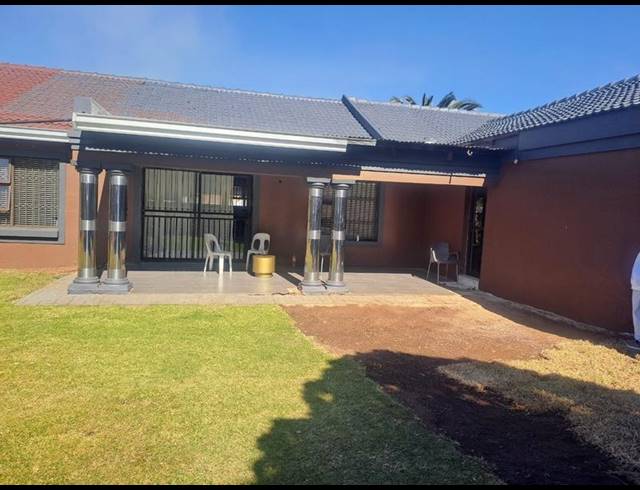 4 BEDROOM HOUSE FOR SALE IN BRACKENHURST